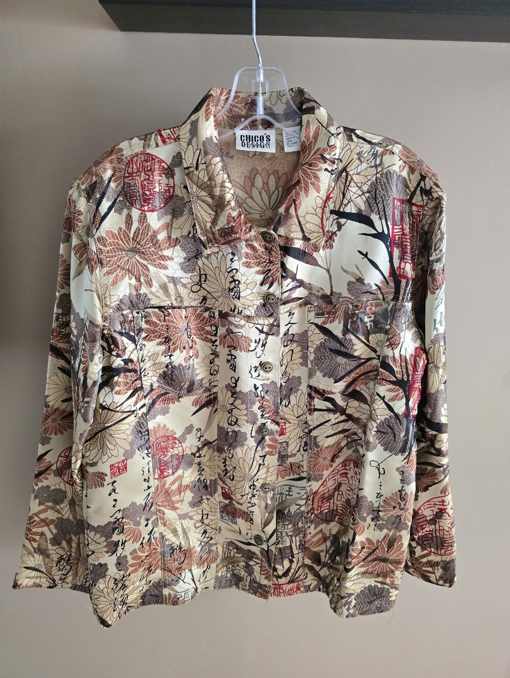 Chico's Design Floral Brocade Button Jacket Shirt in Gold. Floral Asian Pattern.
